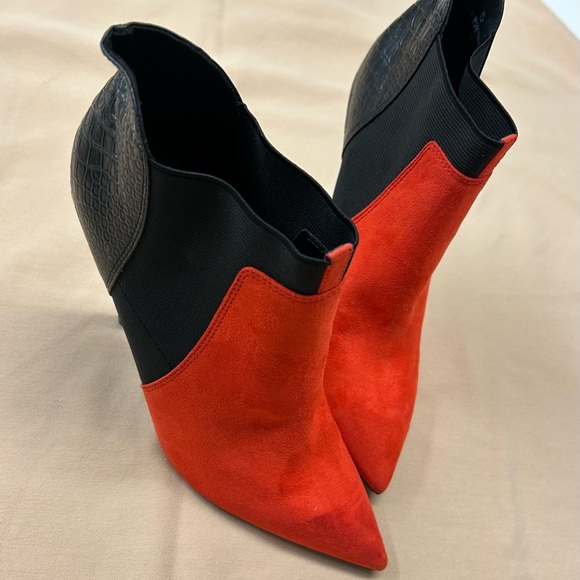 Booties Size 5 gorgeous multi color suede heeled booties- so go for it-stand out - Picture 4 of 8